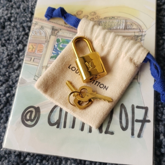 Louis Vuitton Lock & 2 Keys w/ Dustbag -LV Padlock - Picture 7 of 8